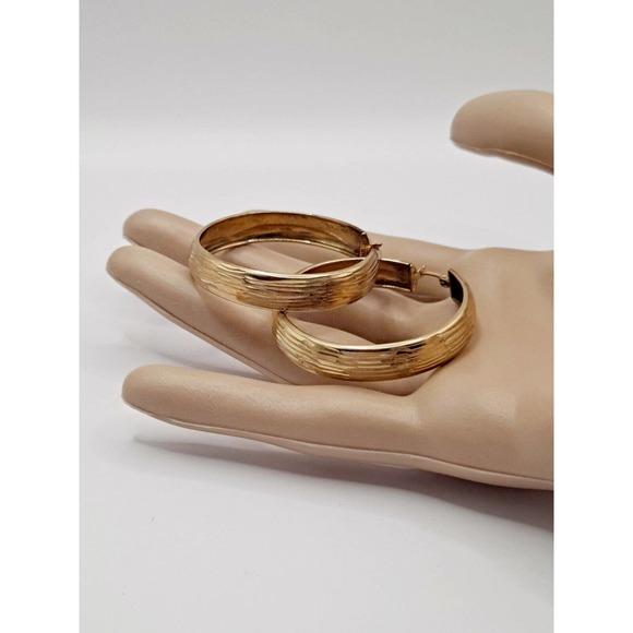 Elegant Bellezza Gold Tone Textured Hoop Earrings Pierced - Picture 10 of 10